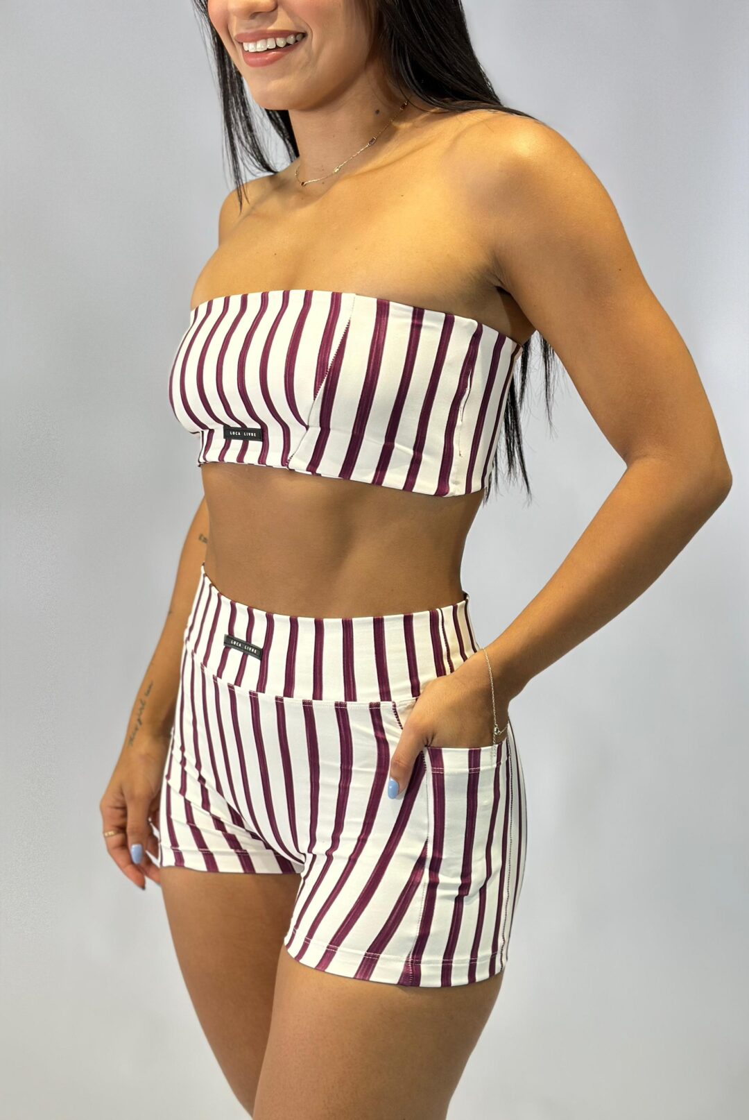Short Curto c/ bolso Listrado