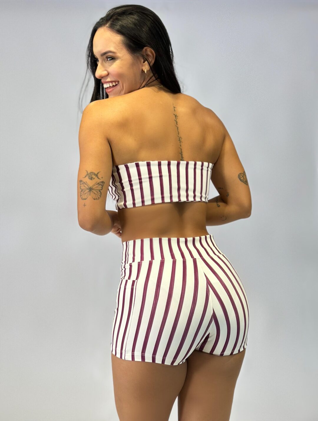 Short Curto c/ bolso Listrado - Image 3