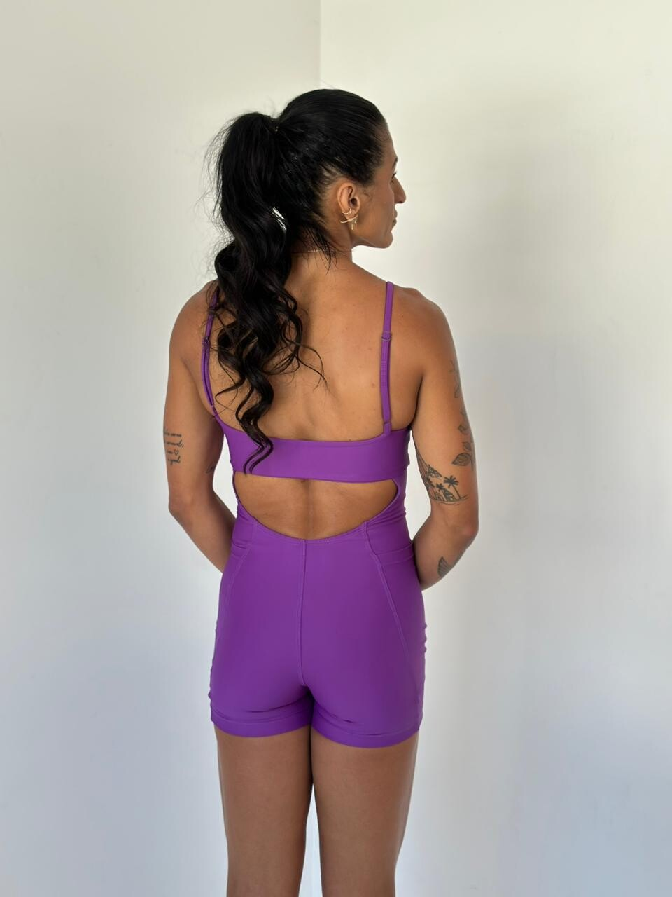 Macaquinho Selena Curto Fucsia Liso - Image 3