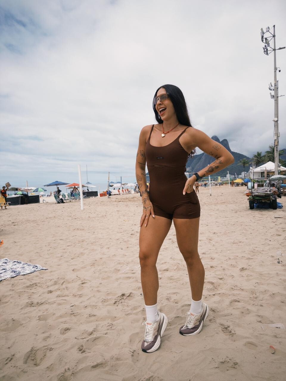 Macaquinho Selena Curto Cafe Liso - Image 3